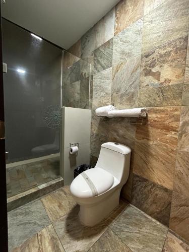 Standard Queen Room image 10