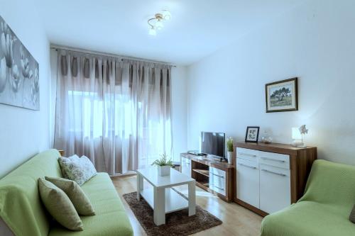 Apartments with parking space Kastel Stafilic Kastela - 20662 - image 3