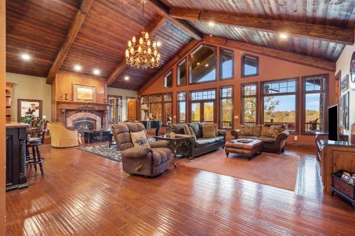 The Lodge at Rock Canyon – khách sạn tại Trung tâm thành phố Branson