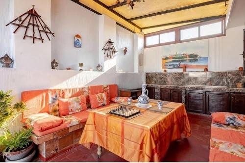 발코니/테라스, Rabat Salé - Layover Guest House Apartement 2 & Terrace near Airport - 3rd floor no lift (Rabat Sale - Layover Guest House Apartement 2 & Terrace near Airport - 3rd floor no lift) in 벨 아루시