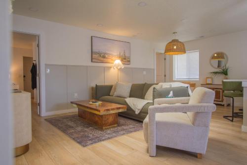 Bohemian Chic an Eclectic Escape-Hot Tub-Pet Friendly-No Pet Fees! in Albuquerque, USA