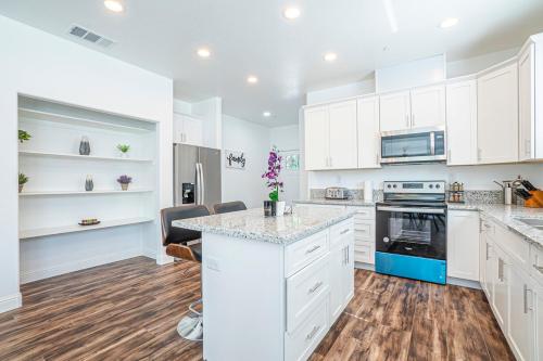 Modern Home Minutes from Downtown & SMF Airport in Old North Sacramento