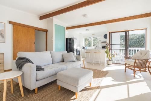 Bayview Cottage - Serene Escape between Beach & Bay