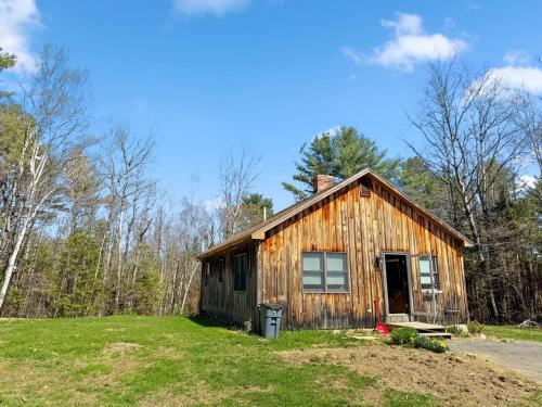 Delightful Cabin in Maine Woods in Unity