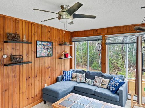 Delightful Cabin in Maine Woods in Unity