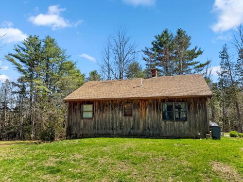 Delightful Cabin in Maine Woods in Unity