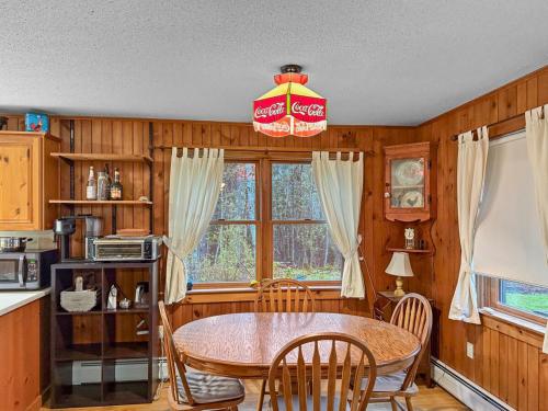 Delightful Cabin in Maine Woods in Unity