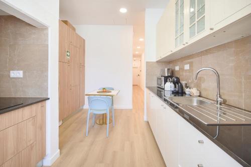 Brand New Hostel Anjos 2