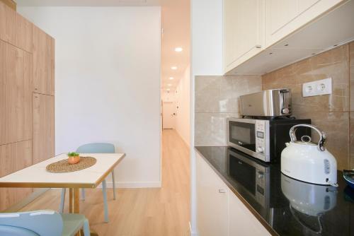 Brand New Hostel Anjos 3