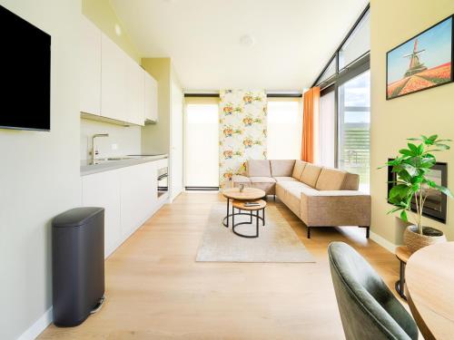 Holiday Home Oud Ade near Kaag Lakes in เลเดอร์ดอร์พ