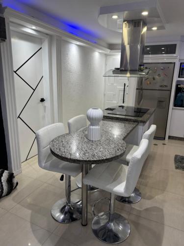 Hermoso Apartamento en la Guaira Urbanizacion La Llanada in Caraballeda