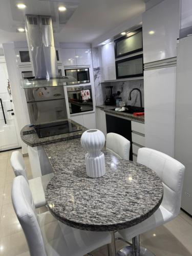 Hermoso Apartamento en la Guaira Urbanizacion La Llanada in Caraballeda