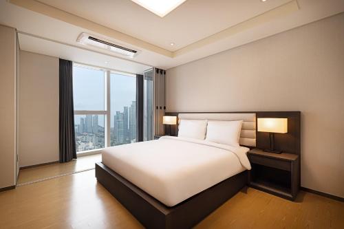 Ocean Premier Suite image 10