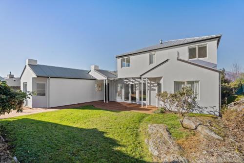 Hensman House - Queenstown Holiday Home - image 13