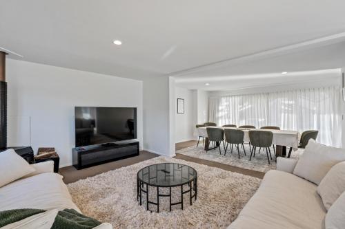 Hensman House - Queenstown Holiday Home - image 8