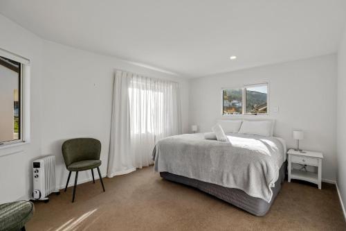 Hensman House - Queenstown Holiday Home - image 9