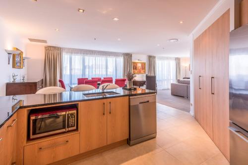 Fino Hotel & Suites - image 2