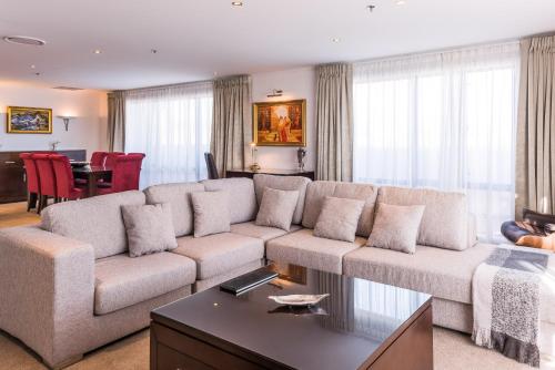 Fino Hotel & Suites - image 4