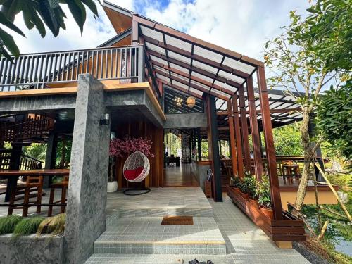 Restaurant, ธารคีรี รีสอร์ต สวนน้ำกำนัน in Ban Nai Sa