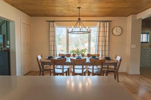 Northwood's Retreat on Pine Lake! With Hot Tub! in Rhinelander (WI)