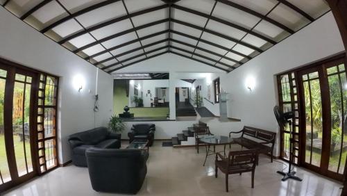 Luxury Bungalow In Galle in Akmeemana