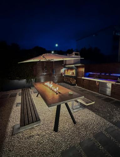 Komarna Coastal Retreat With Sea Views -Studio 4 in Komarna