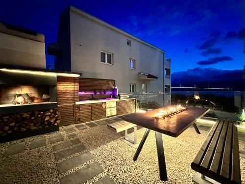 Komarna Coastal Retreat With Sea Views -Studio 4 in Komarna