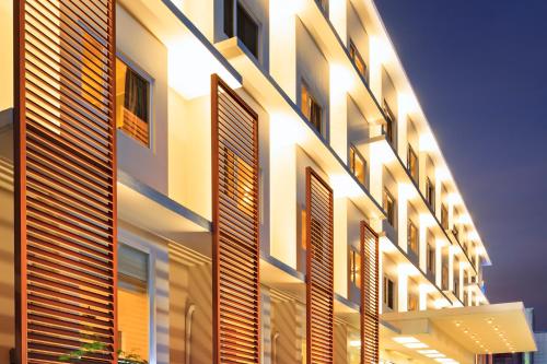 Microtel by Wyndham Acropolis