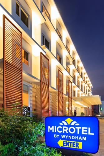 Microtel by Wyndham Acropolis