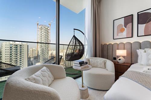 Chic Studio with Balcony and Gym at JVC, Dubai (photo 3)