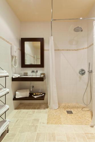Le Clos Medicis - image 4
