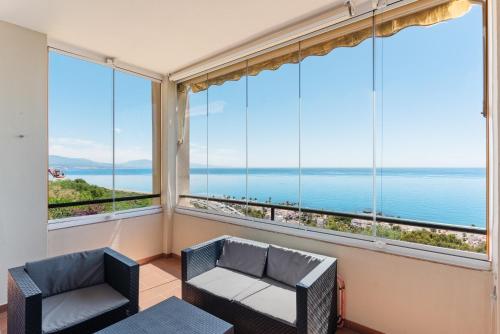 Panoramic sea views apartment