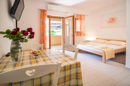 Apartments Iva - image 10