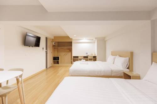 โรงแรมตรรกะ - แบริ่ง (Takka Hotel - Bearing) near โรงพยาบาลทหารเรือกรุงเทพ