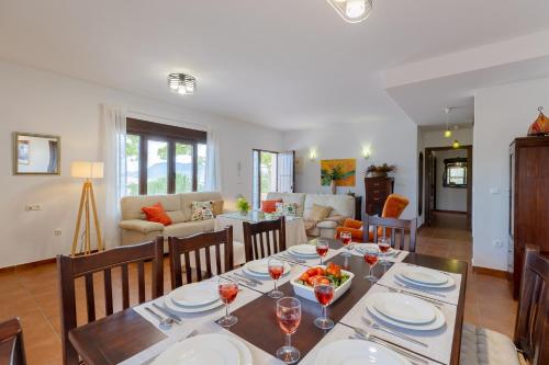 บริการและสิ่งอำนวยความสะดวก, Hilltop Haven by Fidalsa in อะเลโด