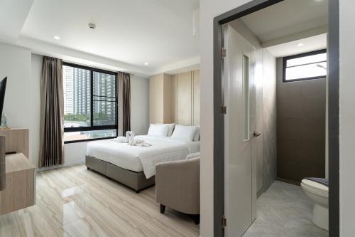 room detail thumbnail 1