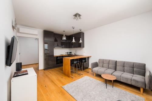 Gocław Urban Chic Apartment by BookingHost, Varšava