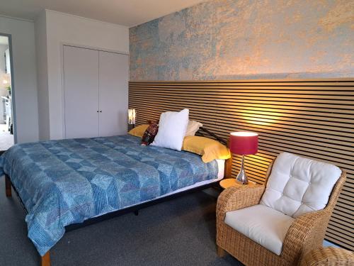 Brisbane 1960s Pool House - hosted bed and breakfast - Tap to explore photos