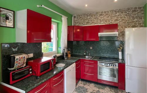virtuve, Gorgeous Home In Nowe Warpno in Nowe Warpno
