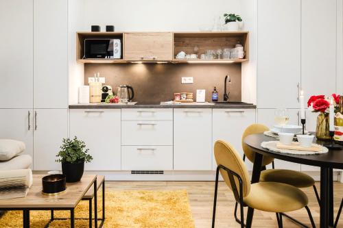 Prague Days - One-bedroom Apartment with Netflix and High Speed WiFi in Karlín - image 6