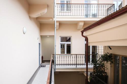 Prague Days - One-bedroom Apartment with Netflix and High Speed WiFi in Karlín - image 5