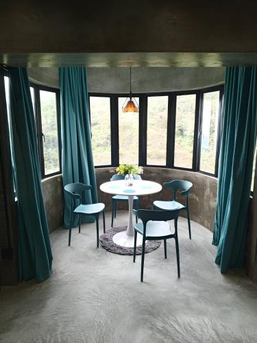 แฮปปี้ สเตย์ @ โกลเด้น ฮิลส์ เก็นติ้ง ไฮแลนด์ส (Happy Stay @ Golden Hills, Genting Highlands) in เก็นติ้ง ไฮแลนด์