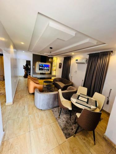 Shabby Luxury Apartment in Tejuosho