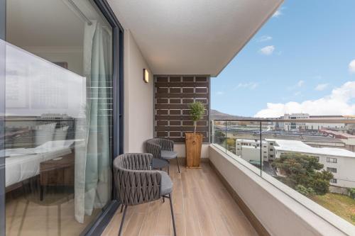 Studio with Balcony image 10