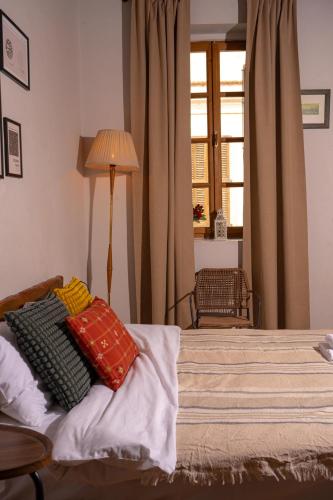 Deluxe Double or Twin Room with City View image 5