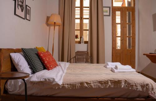 Deluxe Double or Twin Room with City View image 4