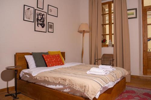 Deluxe Double or Twin Room with City View image 2