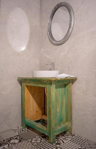 Double Room with Garden View image 5