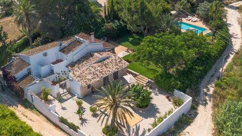 Xarabella in Dénia with 4 bedrooms and 3 bathrooms in La Xara