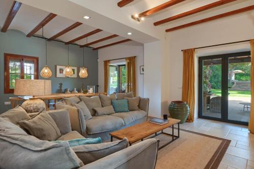 Xarabella in Dénia with 4 bedrooms and 3 bathrooms in La Xara